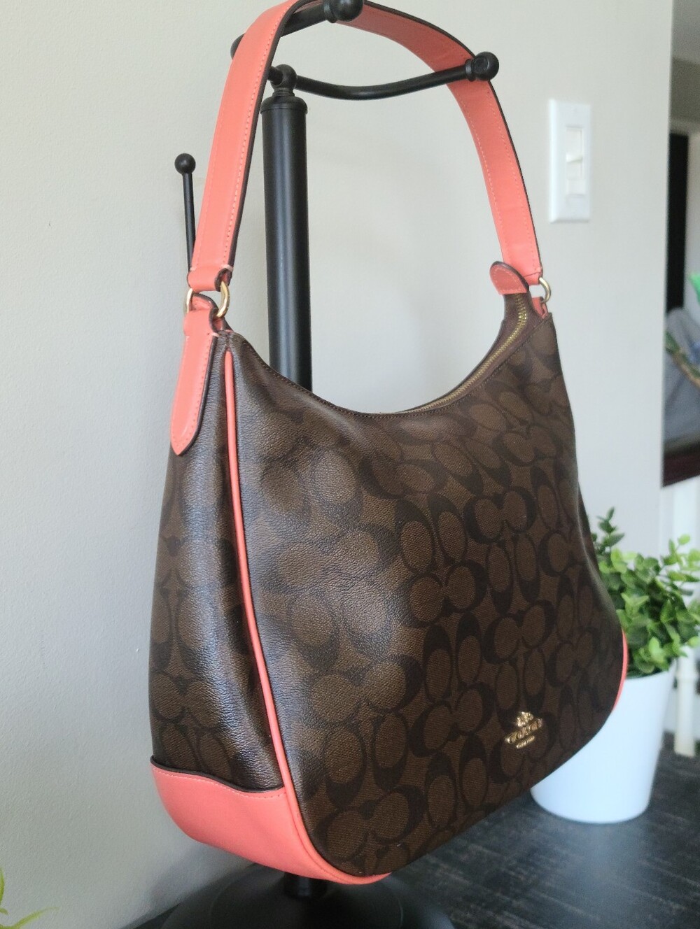 Coach Zip Shoulder Bag in Brown Signature Canvas & Pink (Coral) Leather #F29209 - Picture 4 of 16